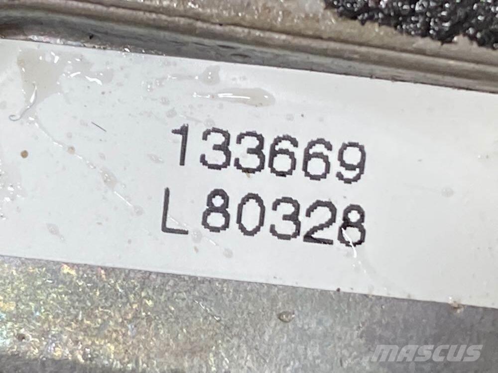 Volvo VNL Транспорт - Інші