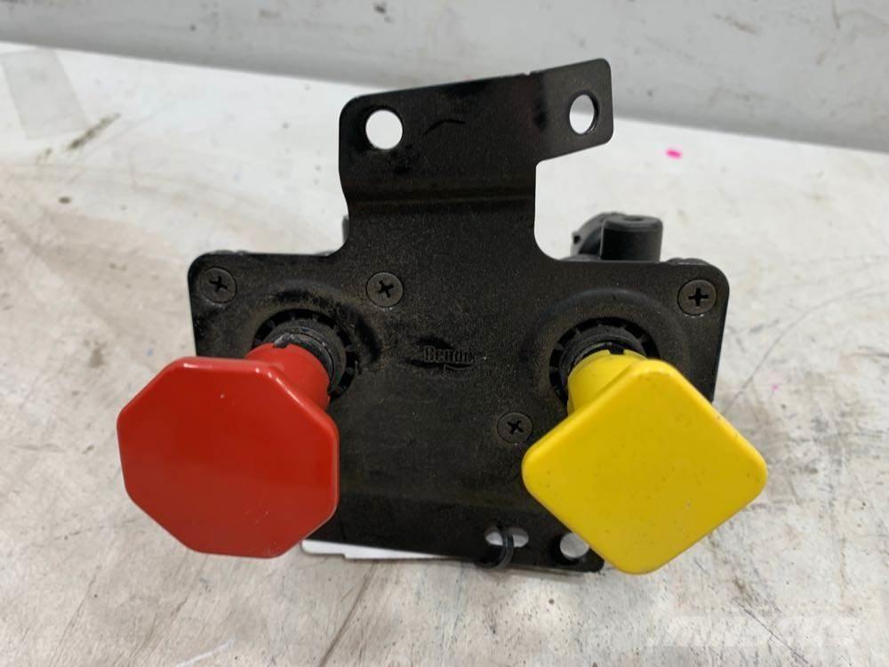 Volvo VNL Транспорт - Інші