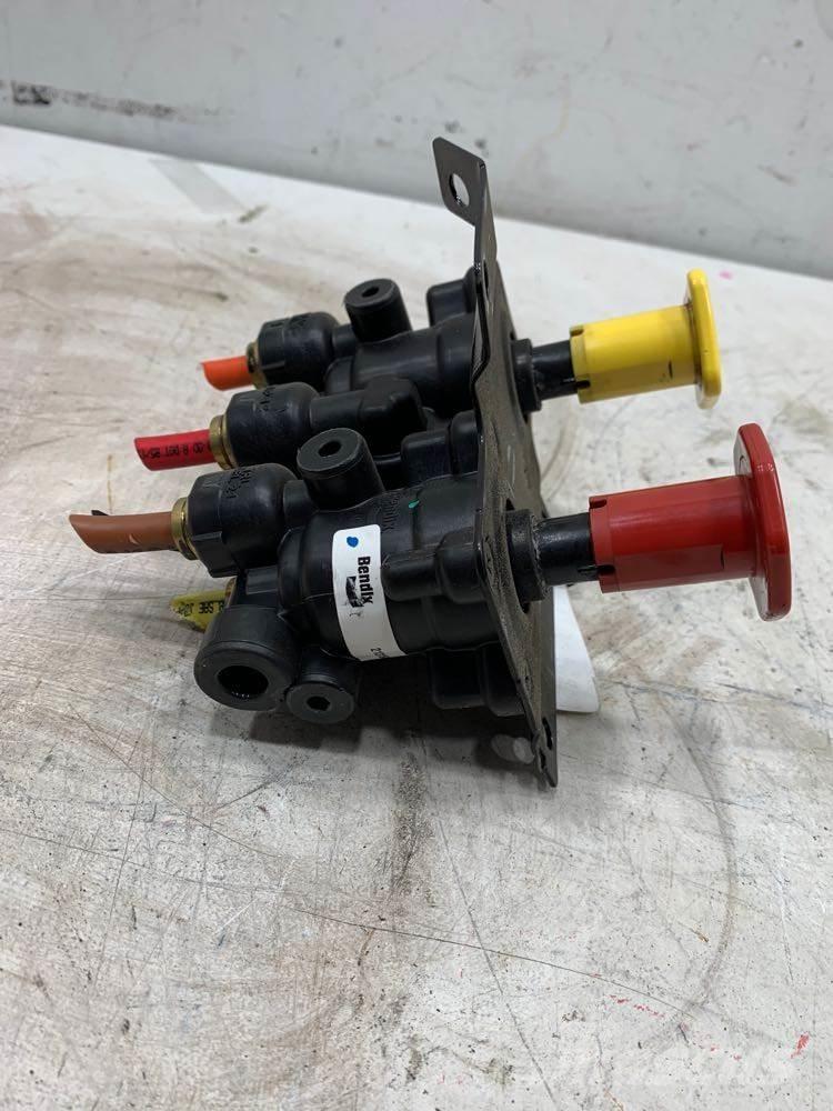 Volvo VNL Транспорт - Інші