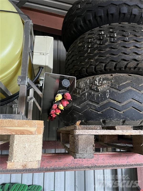  - - - Причіпні обприскувачі