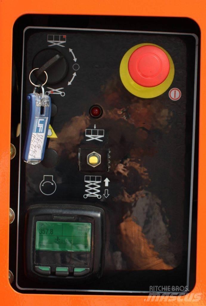 JLG ERT-4769 Підйомники-ножиці