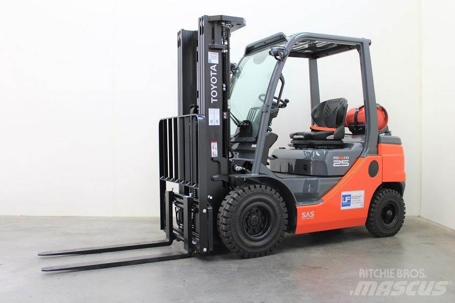 Toyota 02-8FGF25 Газові навантажувачі