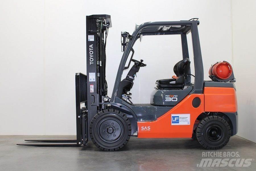 Toyota 02-8FGF30 Газові навантажувачі