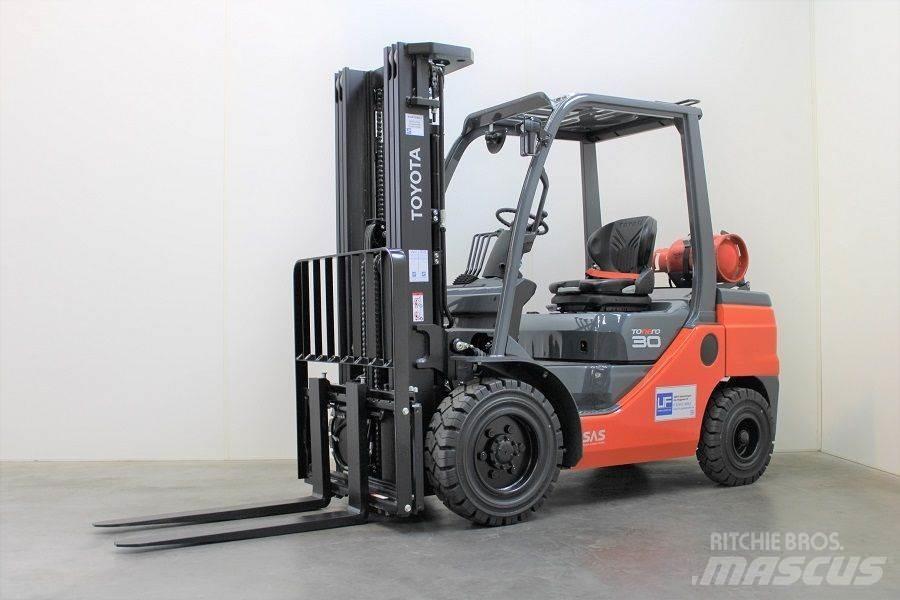 Toyota 02-8FGF30 Газові навантажувачі
