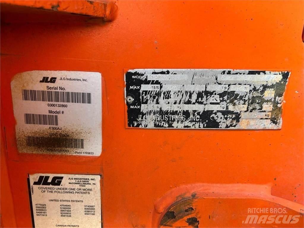 JLG E300AJ Колінчаті підйомники