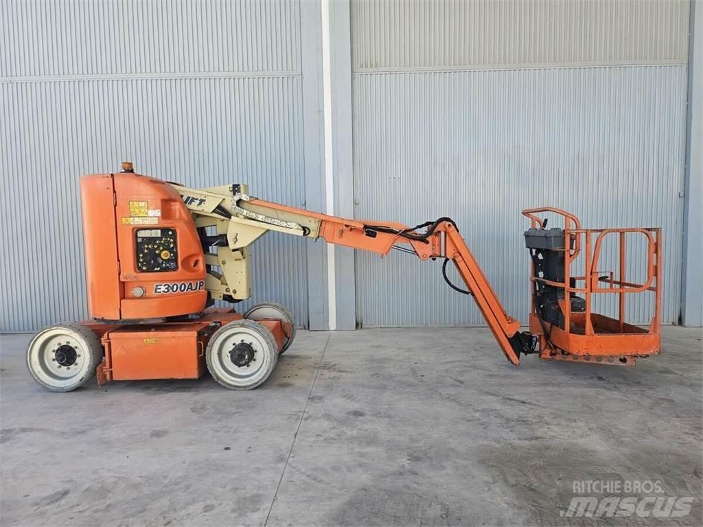 JLG E300AJP Колінчаті підйомники