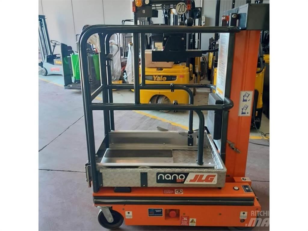 JLG NANO SP Вертикальні щоглові підйомники