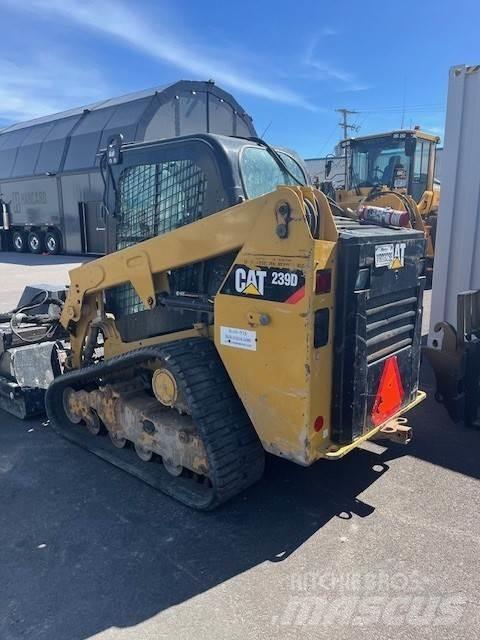 CAT 239D Тягачі