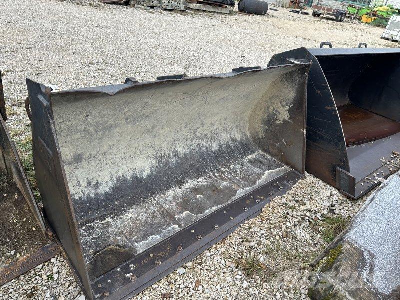 CAT 906H Фронтальні навантажувачі