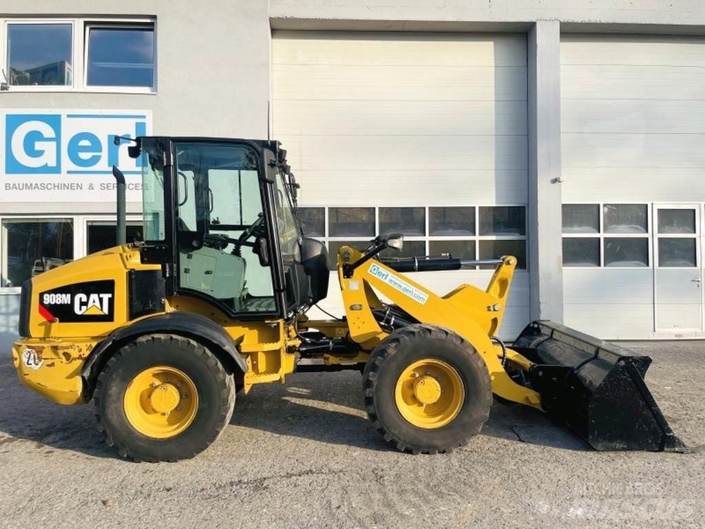 CAT 908M Фронтальні навантажувачі