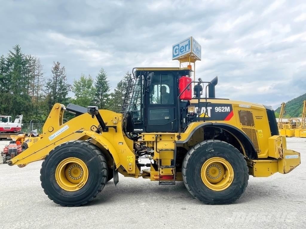 CAT 962M Фронтальні навантажувачі