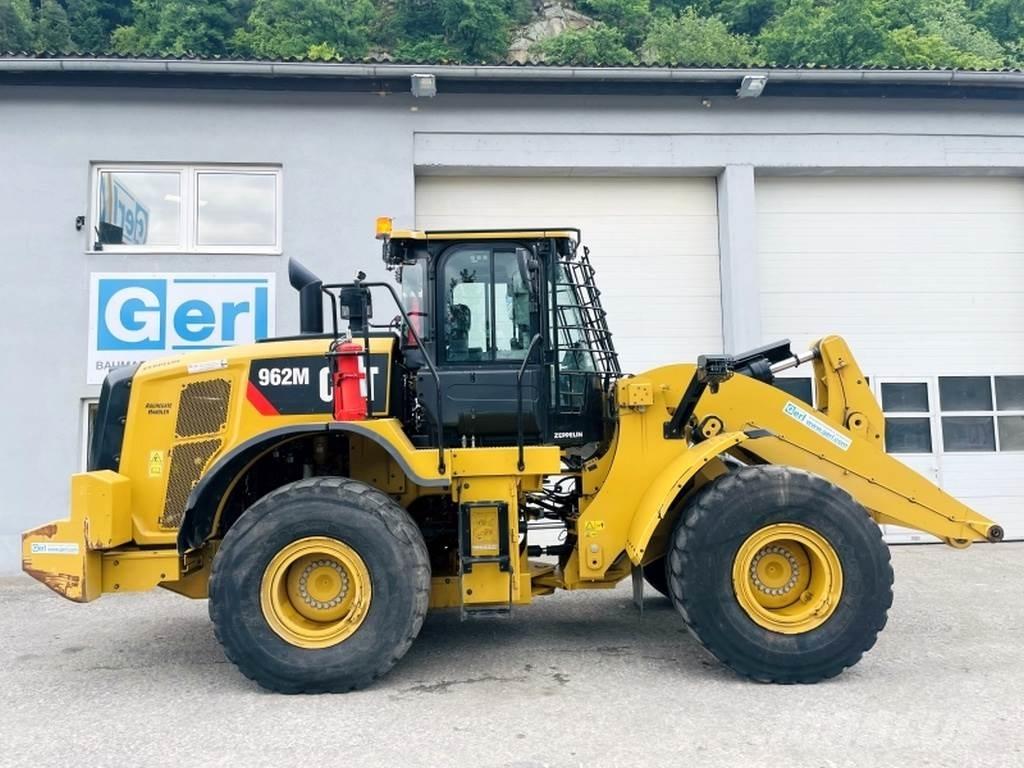 CAT 962M Фронтальні навантажувачі