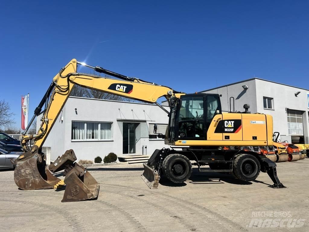 CAT M 320 F Колісні екскаватори