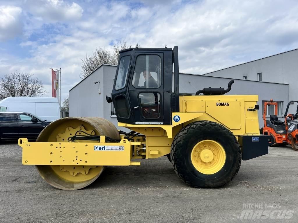 JCB Vibromax W 1402 D Грунтові котки