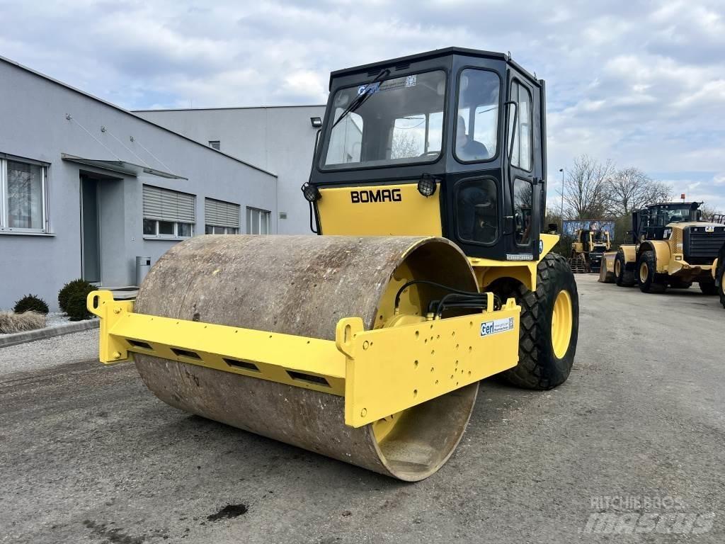 JCB Vibromax W 1402 D Грунтові котки