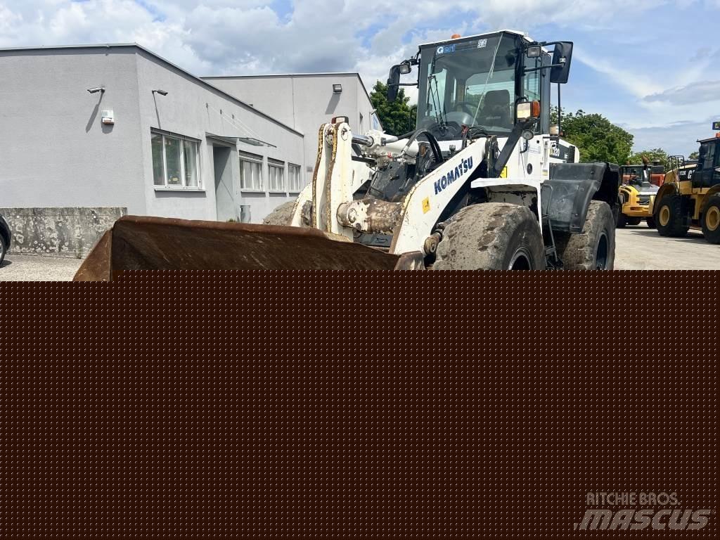 Komatsu WA 320-6 Фронтальні навантажувачі