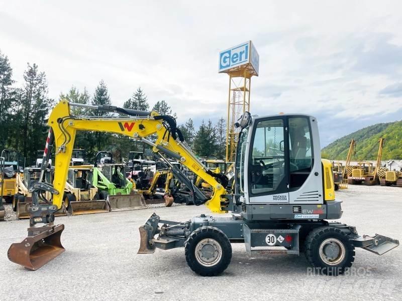 Neuson EW65 Колісні екскаватори