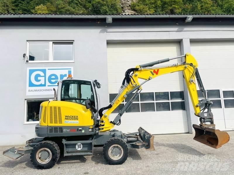 Neuson EW65 Колісні екскаватори