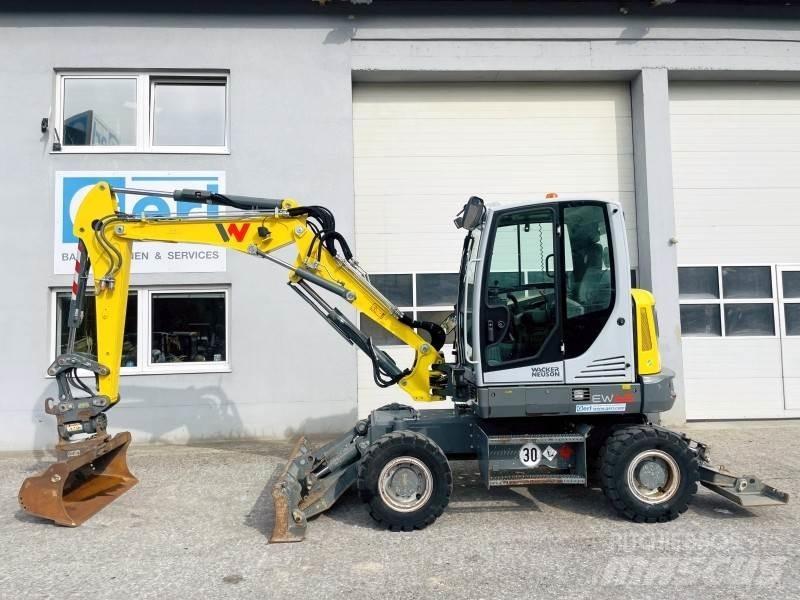 Neuson EW65 Колісні екскаватори