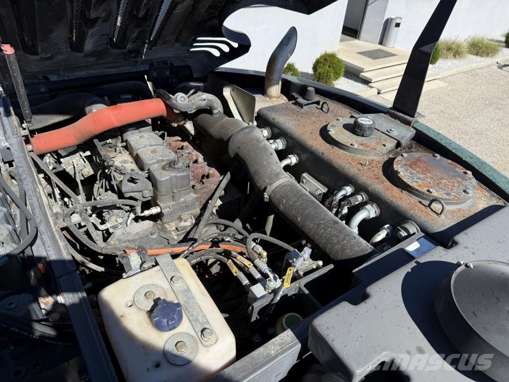 New Holland MH-Plus Колісні екскаватори