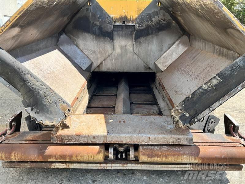  Volvo-ABG 6870 Асфальтовкладачі