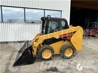 CAT 236D Малі навантажувачі