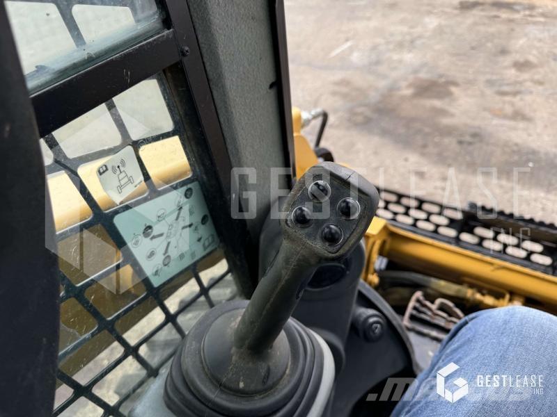 CAT 236D Малі навантажувачі