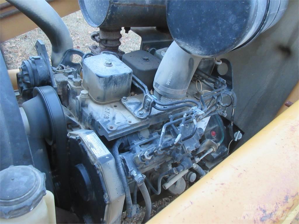 CASE 580L Фронтальні навантажувачі