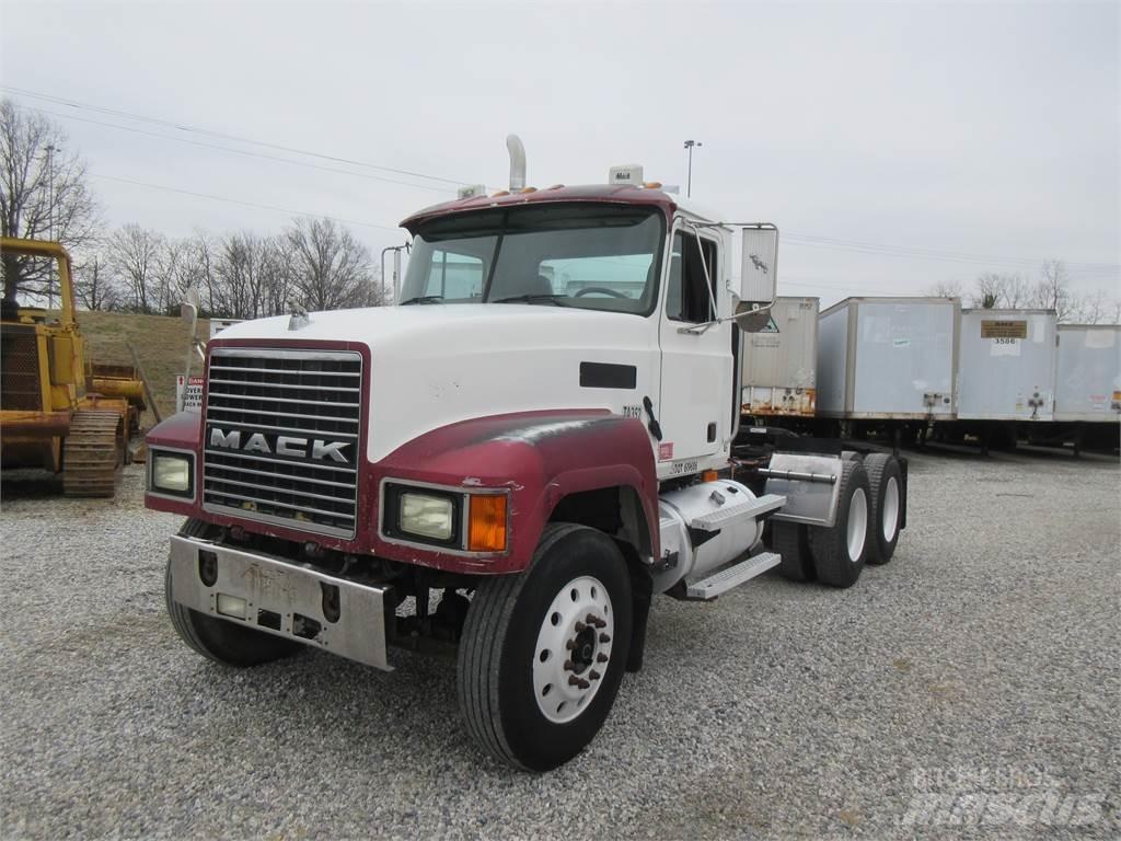 Mack CHN613 Тягачі
