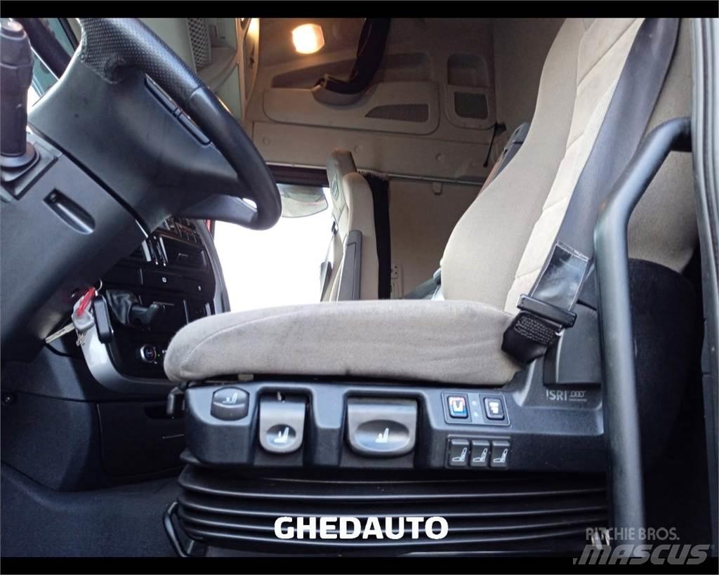 Iveco AS440S48T/P Фургони