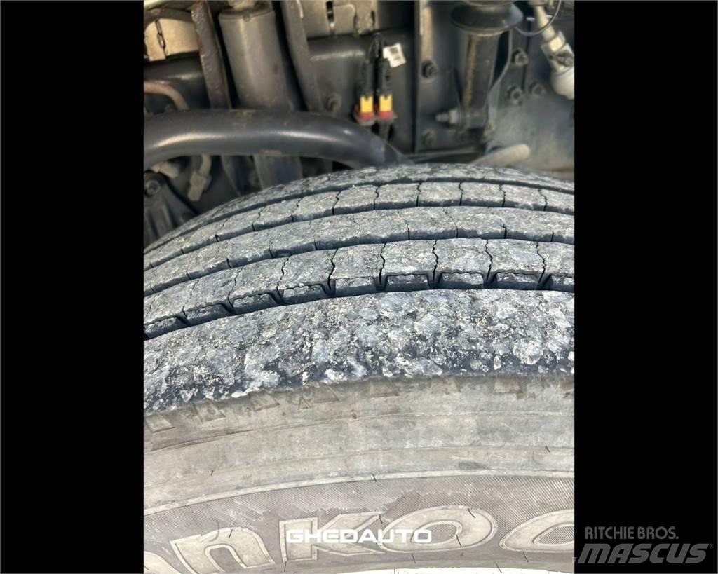Volvo TRUCKS VOLVO Фургони