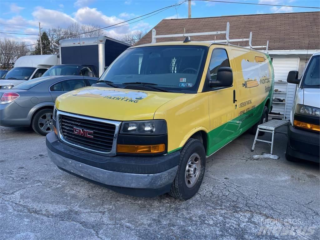 GMC Savana Панельні фургони