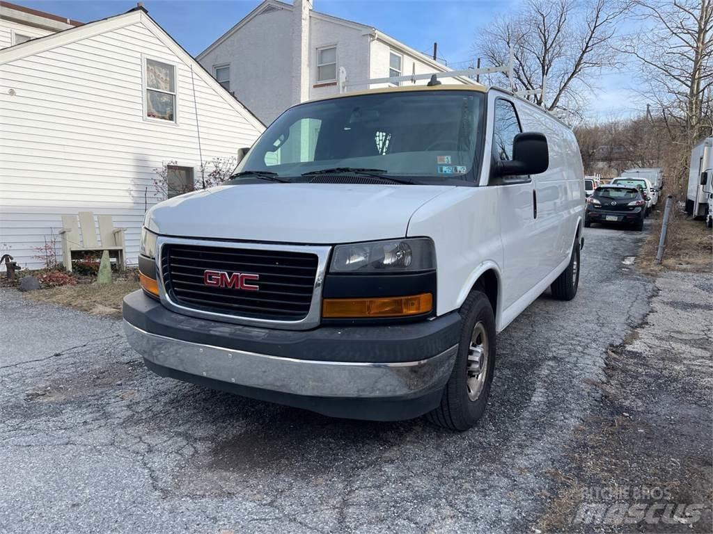 GMC Savana Панельні фургони
