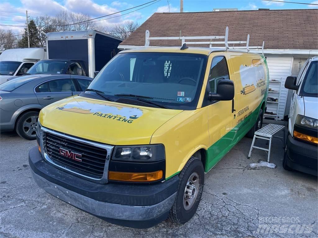 GMC Savana Панельні фургони