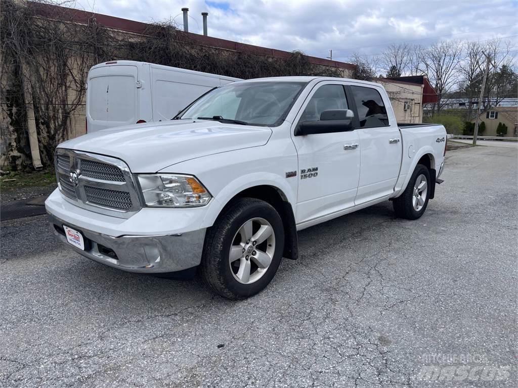 RAM 1500 Пікапи / Бічне розвантаження