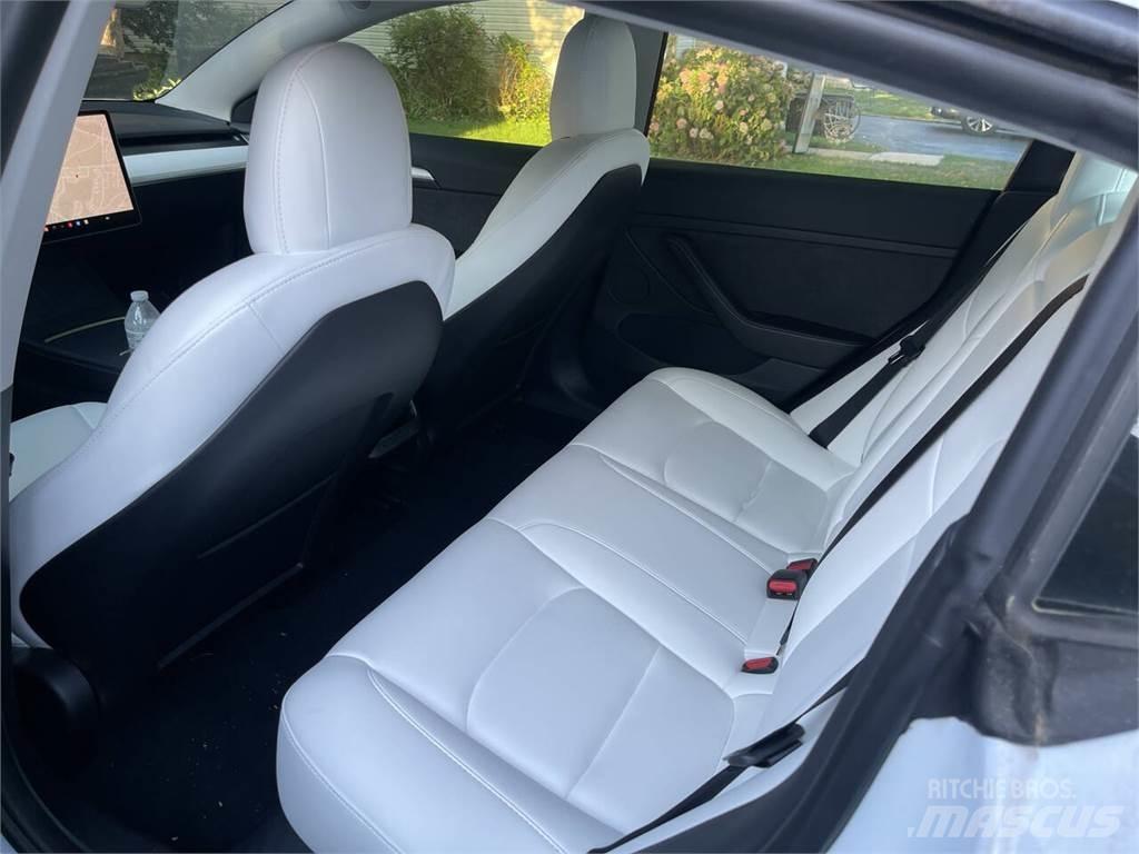Tesla Model 3 Автомобілі