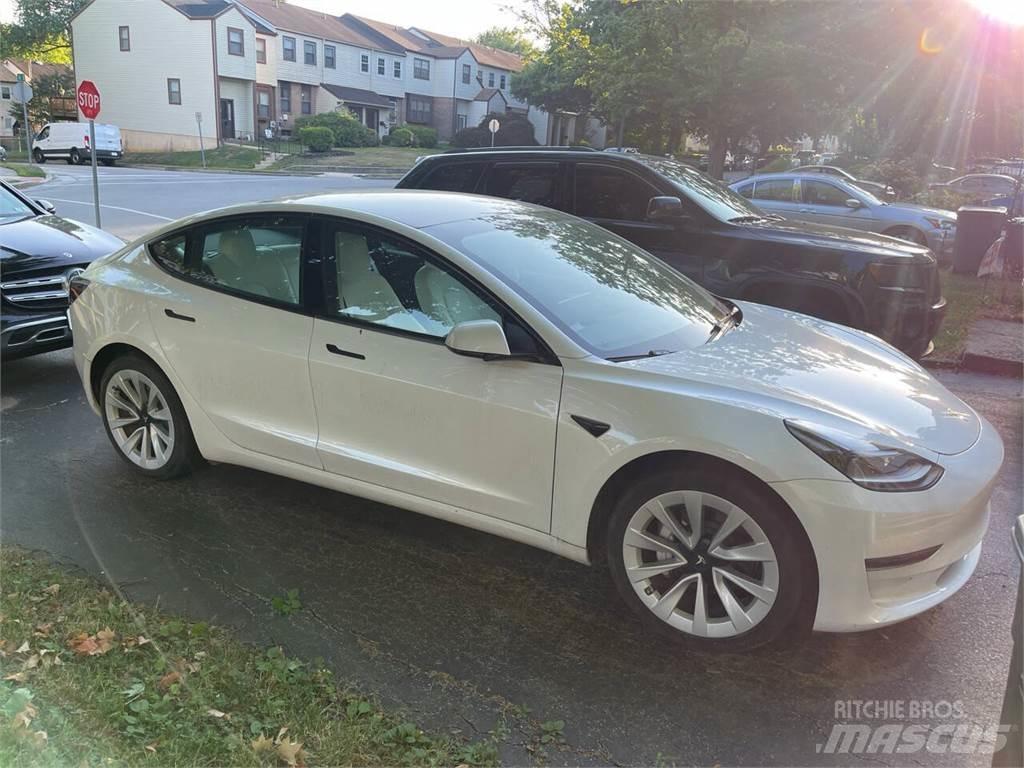Tesla Model 3 Автомобілі
