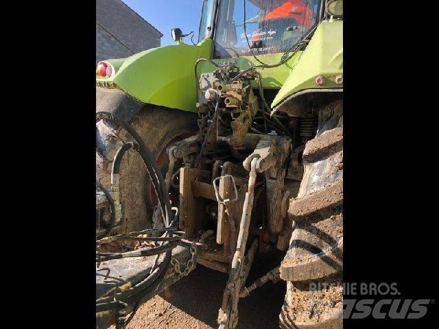 CLAAS AXION 850 Трактори