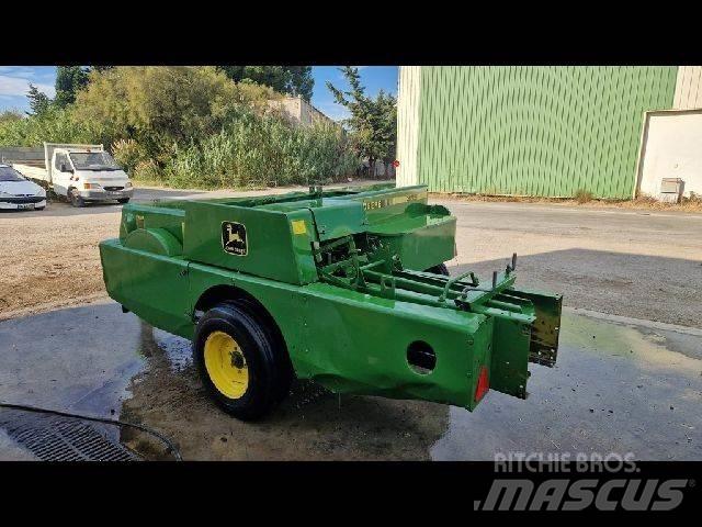 John Deere 359 Тюкові прес-підбирачі