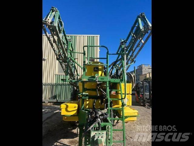 John Deere 824 SE Причіпні обприскувачі