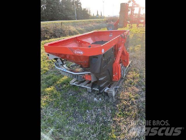 Kuhn AXIS 20.1W Розсіювач мінеральних добрив