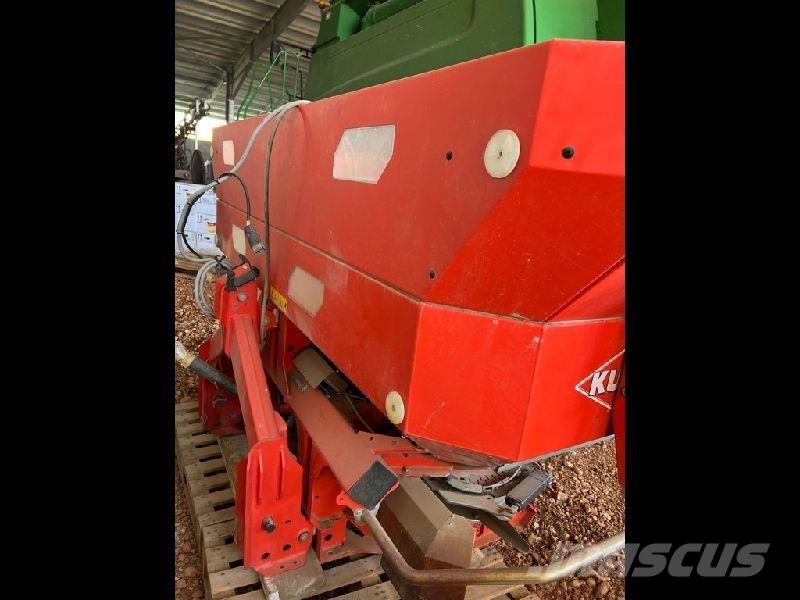Kuhn AXIS 40.2 Розсіювач мінеральних добрив