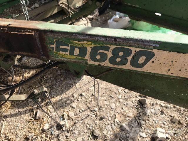 Stoll SPEED 680 Граблі і сінозворушувачі