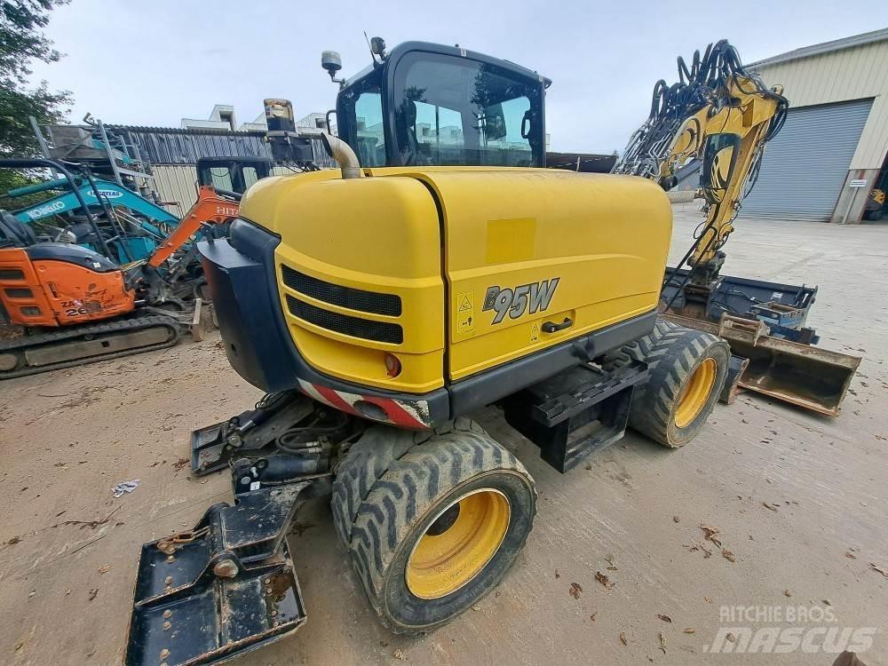 Yanmar B95W Колісні екскаватори