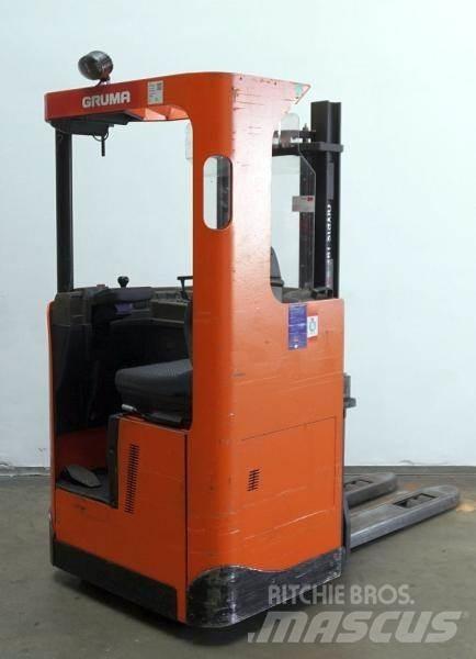 BT SRE135 Самохідні електроштабелери