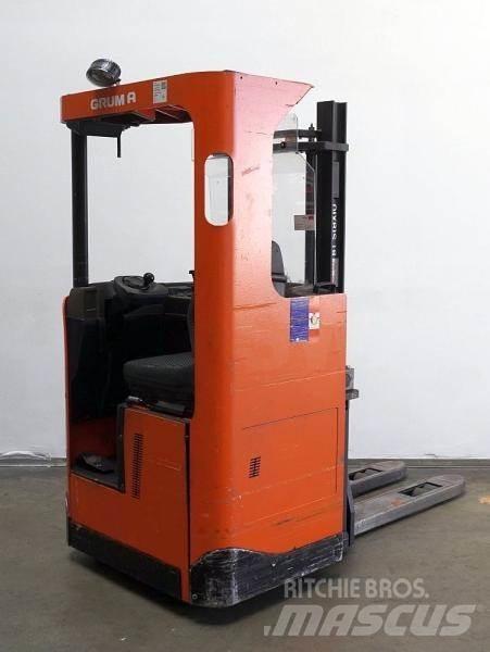 BT SRE135 Самохідні електроштабелери