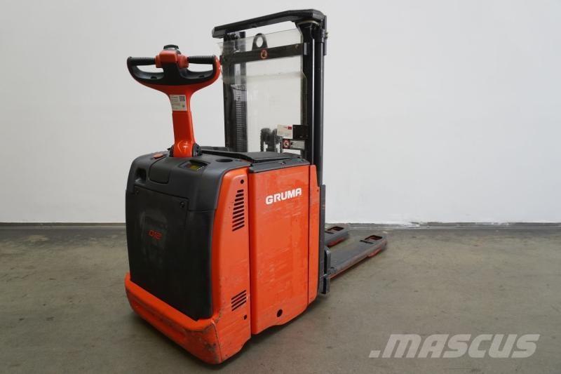 Linde D 12 133 Самохідні електроштабелери