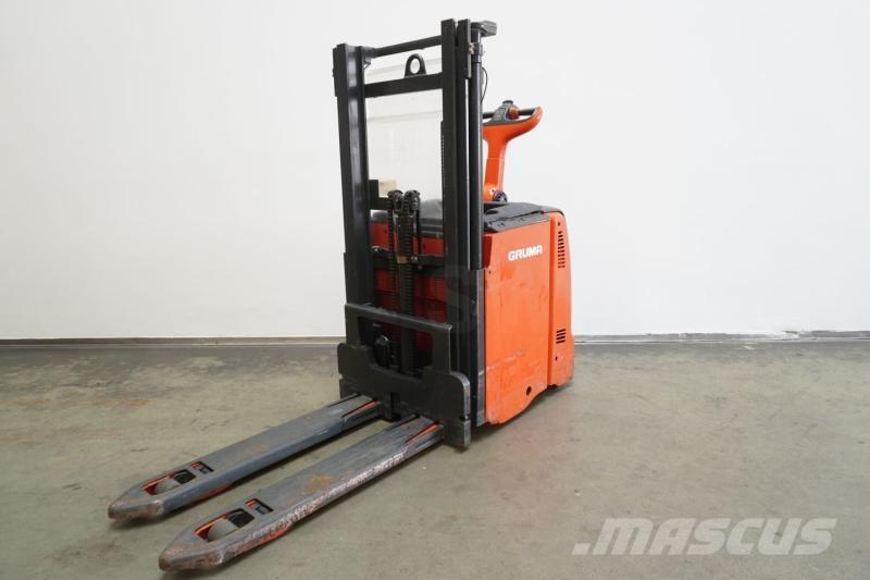 Linde D 12 133 Самохідні електроштабелери