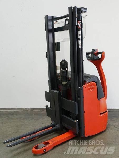 Linde L 10 379 Самохідні електроштабелери
