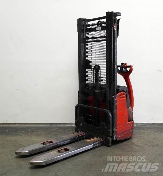 Linde L 10 379 Самохідні електроштабелери